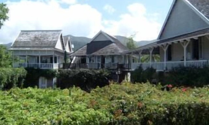 Trenchtown Cottage | Enjoy a Week Rent-Free at Blue Mountain Lofts Today!