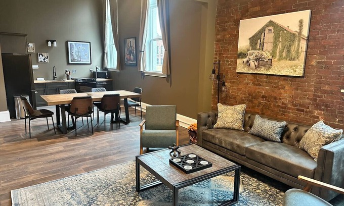 Barre Apartment | One Zero Five Stay 304