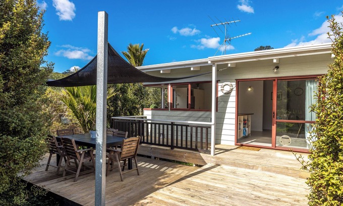 Onetangi House | Onetangi Beach Retreat: Family-Friendly Waiheke Escape