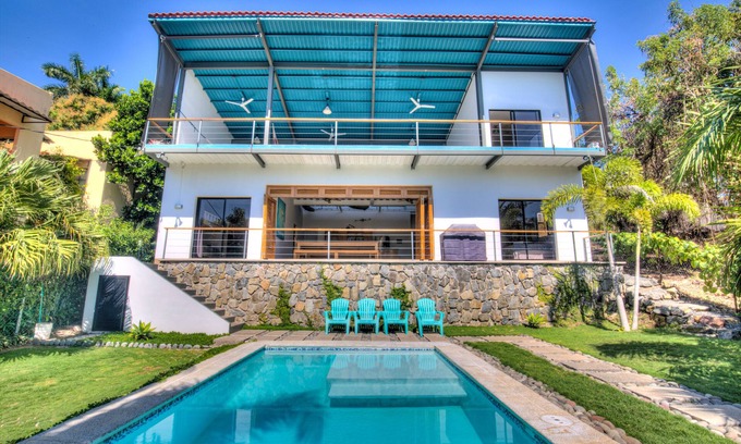 El Sunzal House | Impressive OneWaveSurfHouse Playa Sunzal with Ocean Views