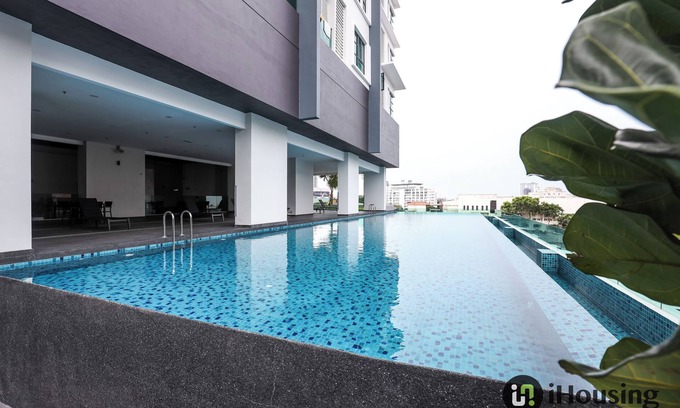 Malacca City Apartment | Guest Rated 9/10: Ong Kim Wee Residence, Melaka Awaits