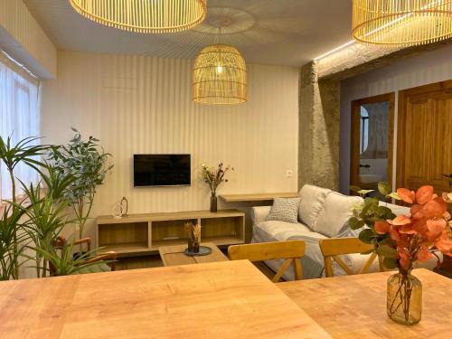 Figares Apartment | Discover Home4u: Premier 4-Star Stay in Granada City Center