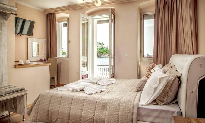 Parga Apartment | Experience Oniro Suites with Breakfast & Kitchen in Parga