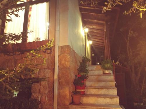 Sintiki House | Discover Oniron: Exceptional Stay with Family-Friendly Amenities