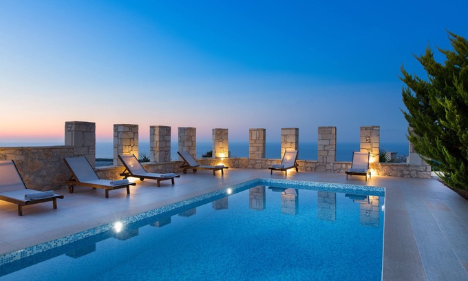 Kato Valsamonero Villa | Convenient Retreat Just 10 Minutes from Rethymno City