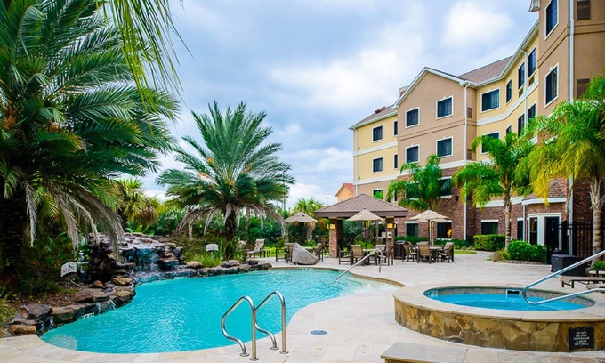 Webster Apartment | Only 10 Minutes from NASA | Free Breakfast