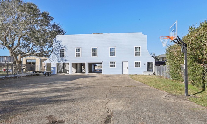 Lafitte House | Discover a Bayou Paradise Near New Orleans with Pool & Breakfast
