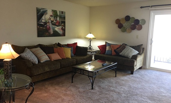 Las Vegas Condo | Prime Location Near Strip with Pool and Spa Amenities