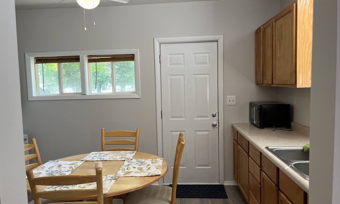 Oglesby Cottage | Pet-Friendly Retreat: 8 Minutes to Starved Rock Park