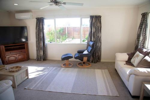 Papamoa Beach Villa | Only a short stroll to the beach and the shops