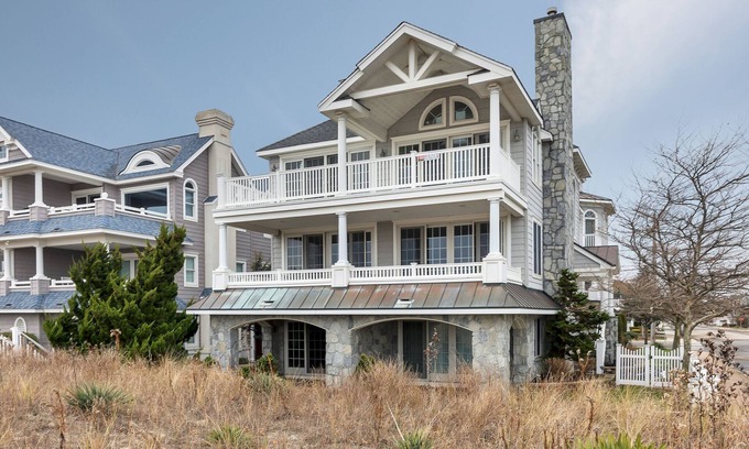 Gold Coast House | Discover Perfection: Ocean View with Pool and Spa Amenities