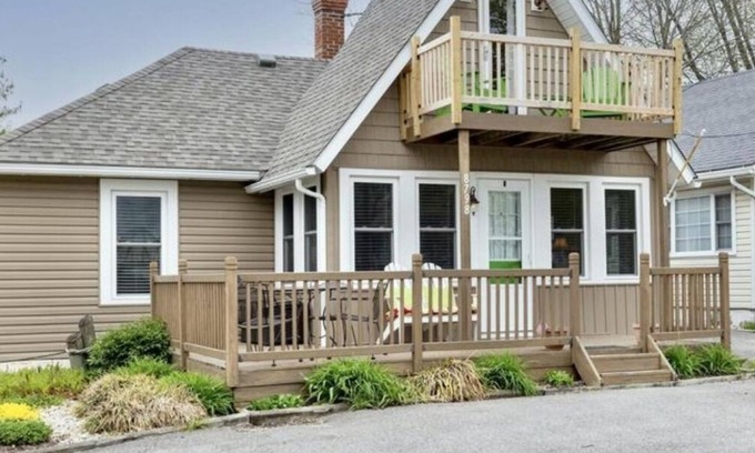 Russells Point House | Only steps to the beach, gorgeous bungalow