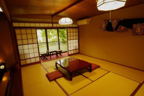 Shuzenji Hotel | Relax at Onsen Yado Mizuguchi with Hot Tub and Dining
