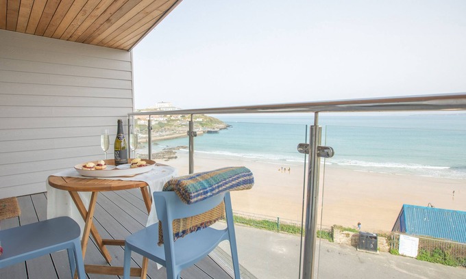 Newquay City Centre Apartment | Oceanfront Escape at Onshore 6 - Newquay Towan Beach View