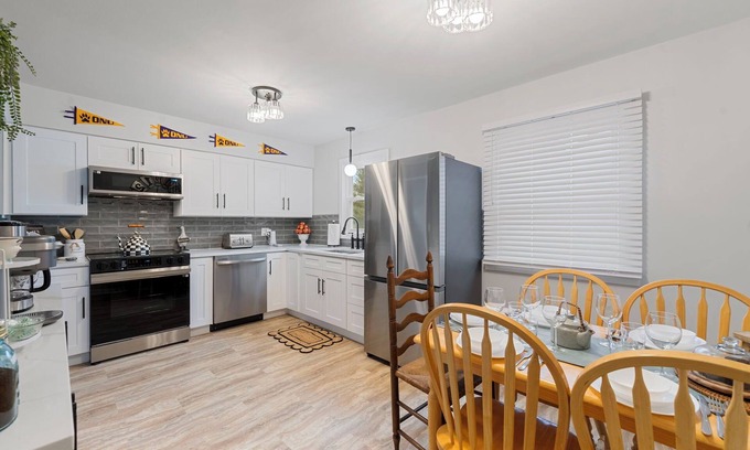 Bourbonnais Cottage | ONU Guest House presents an Elegant Cottage w/King Bed, Arcade, Gym & Theater