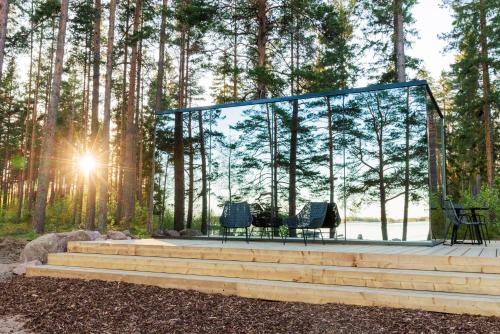 Pyhtaa Apartment | Unique ÖÖD Mirror Houses with Oceanfront Views