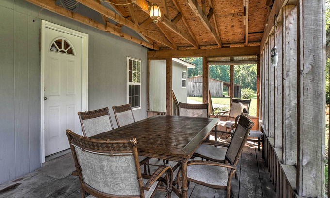 Ooltewah Cottage | Cozy Ooltewah Cabin with Grill, Pool Table & Porch Getaway