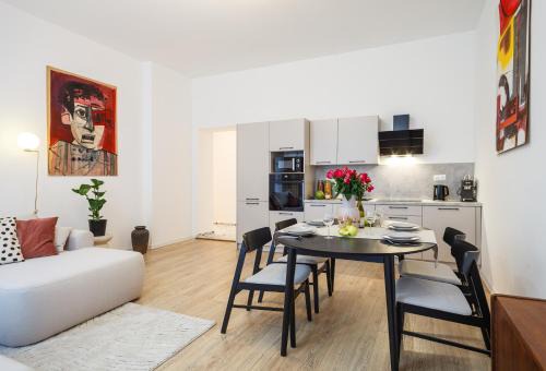 Friedrichshain Apartment | oompH Berlin 3BR Apt with Light Tones and Artwork
