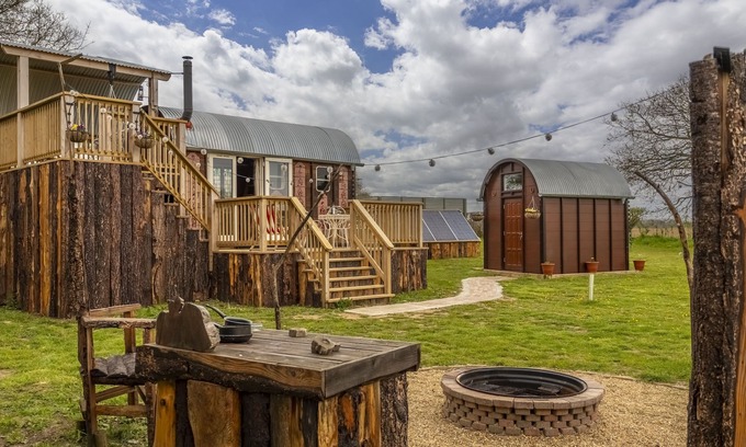 Dereham Cabin | Discover Dixie: A Unique Repurposed Horse Box Retreat