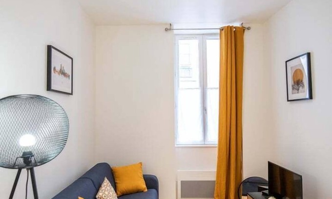 Terreaux - Bat d'argent Apartment | Inviting Opéra 9 Studio with Kitchen and Breakfast Included
