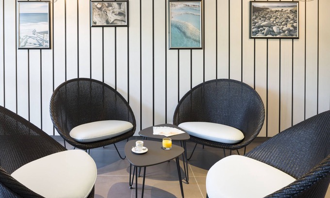 Balaruc-les-Bains Hotel | Discover Opéralia Hôtel Les Pins: Eco-Friendly Retreat