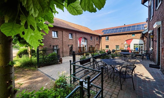 Vijlen Apartment | Relax in Nature's Embrace at De Boswachter Retreat