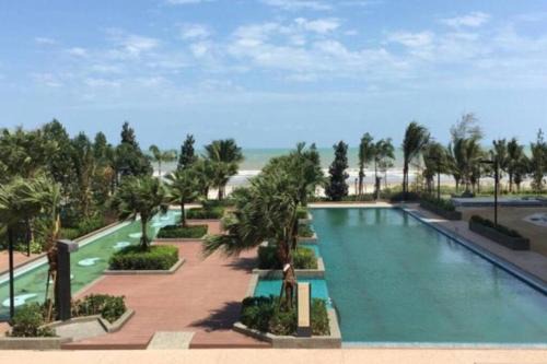 Kuantan Apartment | Family-Friendly OPAHOME@ Timurbay: Seaview & Pool Access