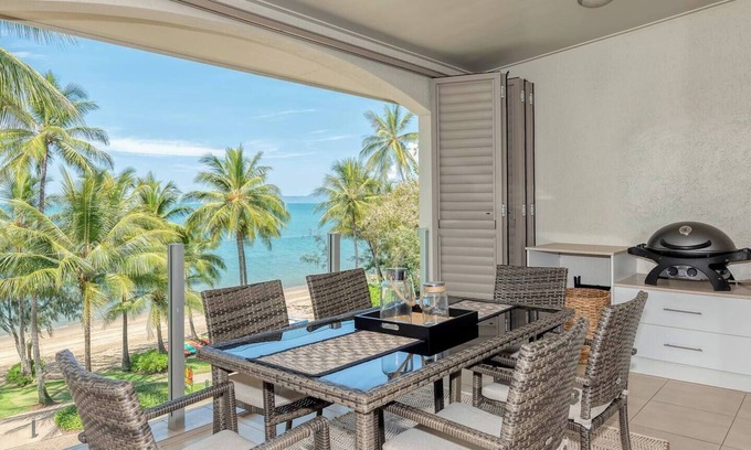 Palm Cove Apartment | Opal Dreams: Beachfront Bliss with Unmatched Guest Rating