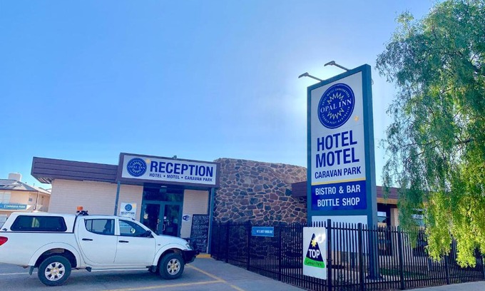 Coober Pedy Hotel | Discover Opal Inn Hotel: Pool, Restaurant & Family Fun