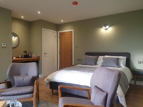 Barrow Gurney House | Guest Rated: Open Acres Accommodation with Airport Parking