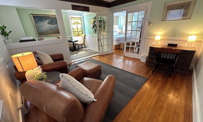 Newport Hotel | Guest Rated: The Green Suite with Kitchen & Child Friendly Amenities