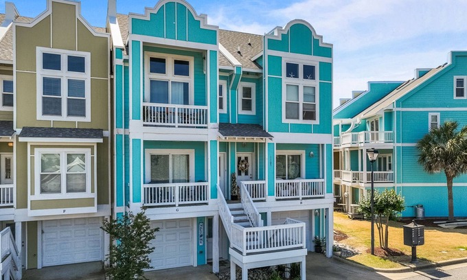Bermuda Bay Condo | Open and Airy Coastal Condo with shared pool and Private W/D - Central Air
