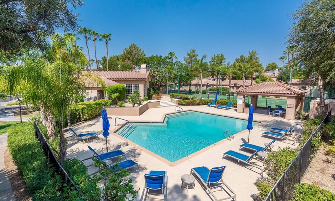 Central Scottsdale Condo | Bright Condo Oasis with Pool & Spa Near Scottsdale's Heart