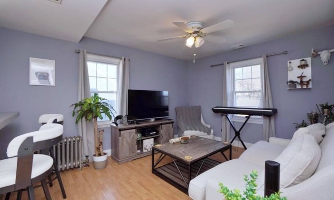 Summit Apartment | Modern Open Concept Apartment with Gym and Pet-Friendly Perks