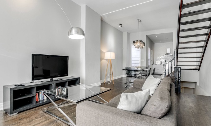 Palmerston Apartment | Modern Open Concept Home in Little Italy - Family & Pet Friendly
