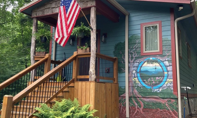 Bakersville Apartment | Cozy Getaway: Child-Friendly Studio with Kitchen Amenities