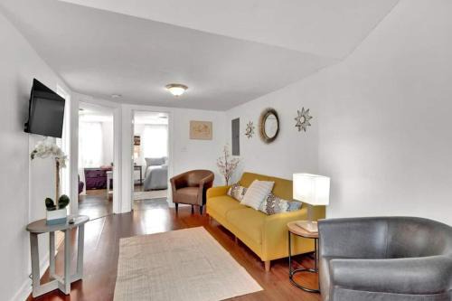 Norris Square Apartment | Welcoming Open Flat Near Park & Metro, Pet Friendly Stay