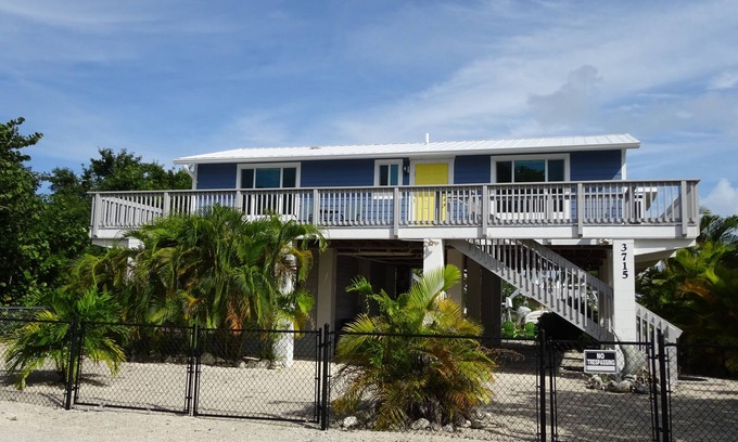 Port Pine Heights House | OPEN FOR 2025 LOBSTER SEASON! Nice 2-bedroom Canal Home in serene Big Pine Key!