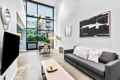 Downtown Apartment | Pet-Friendly Open Loft in Redmond Core – Walkable Location!
