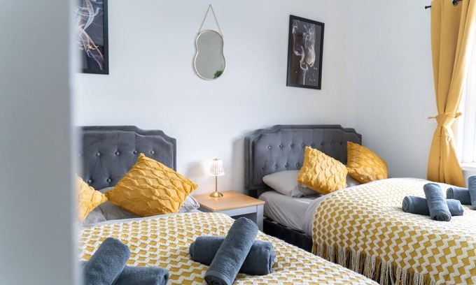 Southsea Apartment | Cozy Open Mind Property in Southsea with Free Parking