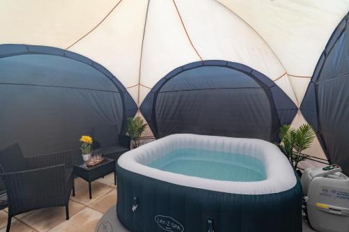 Portsmouth Apartment | Open Mind Property - HotTub,7 Beds & Free Parking