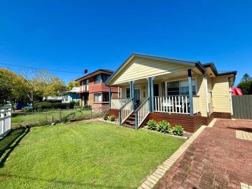 Patonga House | Pet-Friendly Coastal Retreat: Award-Winning Patonga Beach