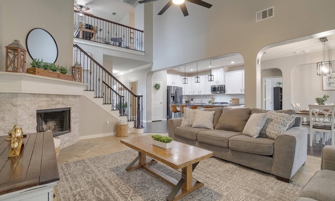 Grand Prairie House | Ideal Getaway Near Stadiums, Six Flags & Family-Friendly Amenities