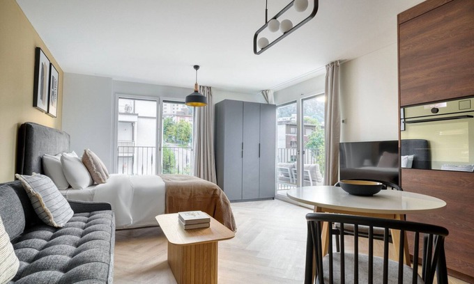 Wiedikon Apartment | Cozy Open Wiedikon Studio near Market with Key Amenities