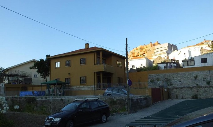 Mafamude House | Elegant Oporto Glamour Suite with Family-Friendly Amenities