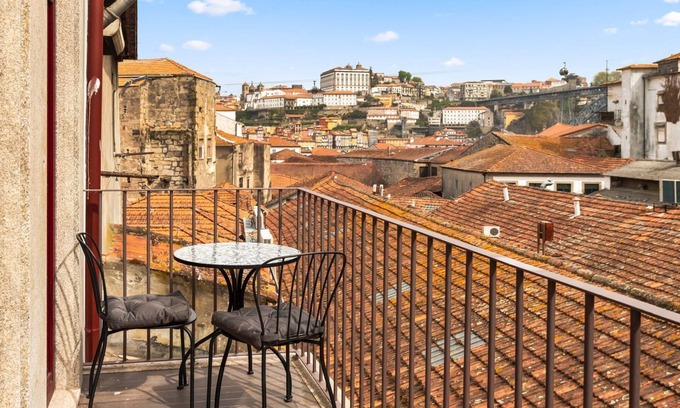 Santa Marinha Apartment | Stunning Oporto Home Wine Cellars - Estúdio com Varanda