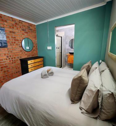 Glentana House | Discover Oppi Plaas See Uitsig: Ocean View & Pet Friendly
