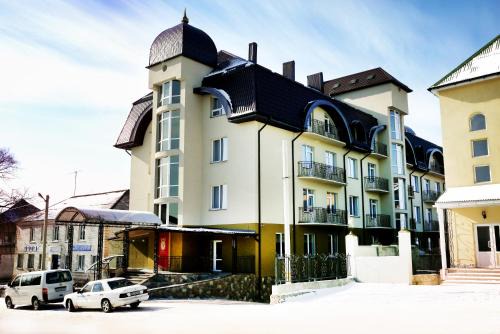 Pochaiv Hotel | Pet-Friendly Optima Pochayiv: Family-Approved Comfort