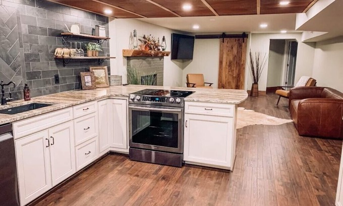 Monroe Apartment | Enjoy a Newly Renovated Farmhouse Apartment with Hot Tub