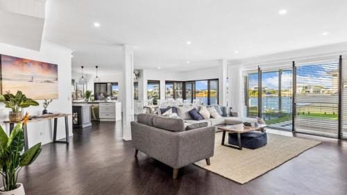 Banksia Beach House | Experience The Finest Hotel with Pool and Pet-Friendly Amenities